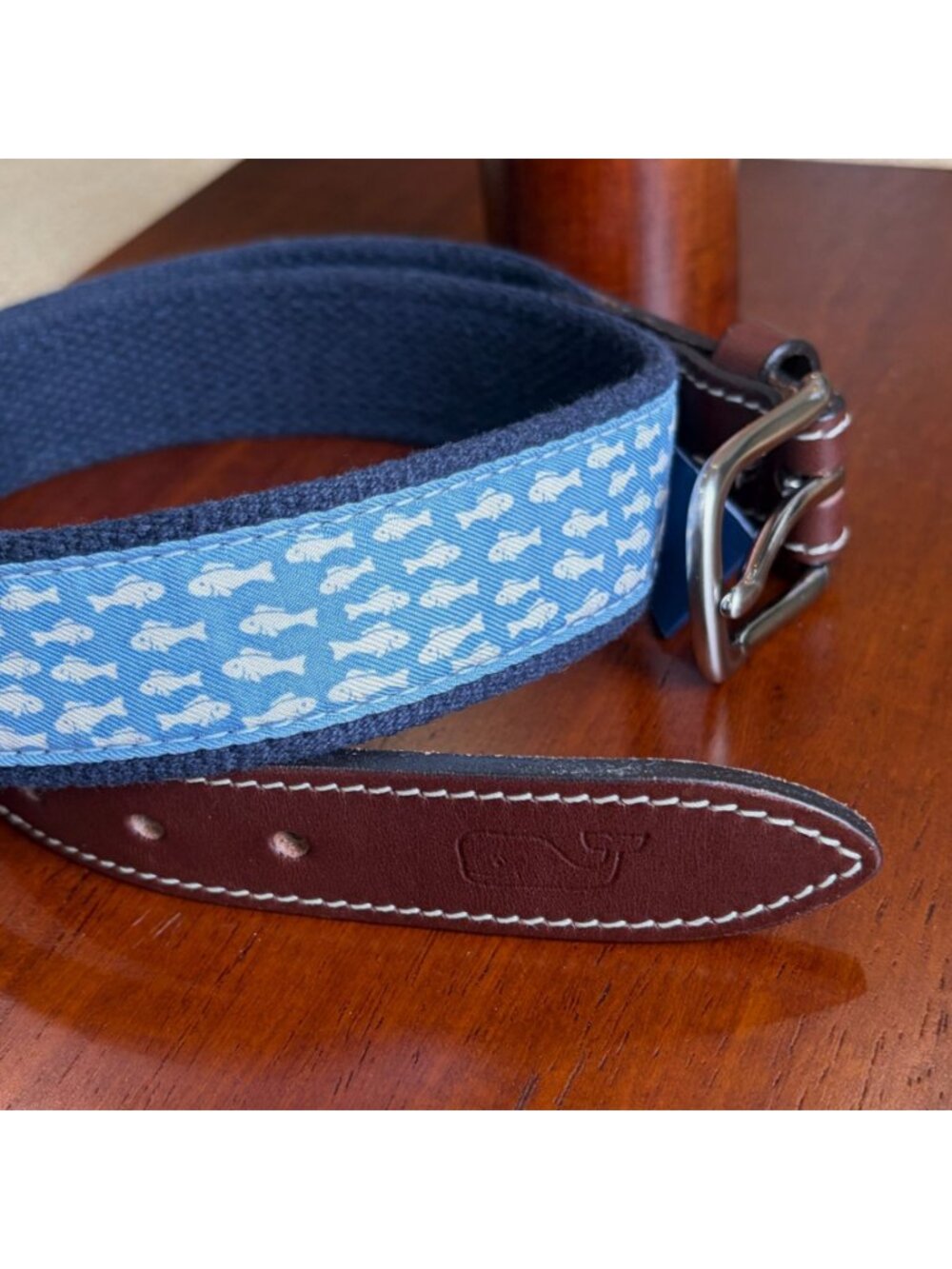 Vineyard Vines Belt Size 28 Blue Fish Pattern Canvas Leather Trim Whale Logo - Picture 8 of 8